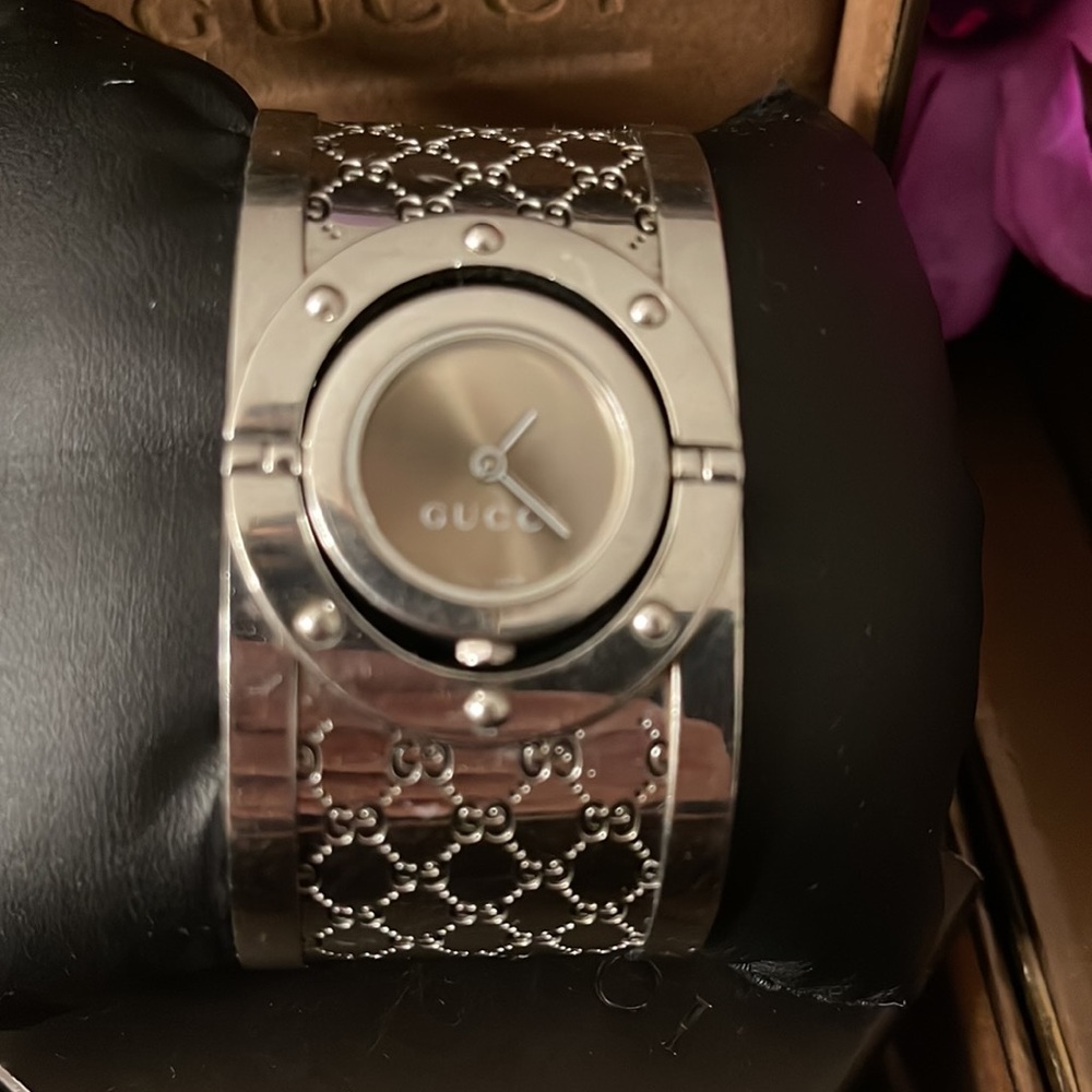 Gucci Twirl Watch Retail was $2399. Comes with watch box inside box. W Gucci Bag - Picture 8 of 10